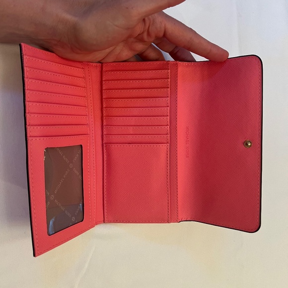 Michael Kors Jet Set Travel Large Trifold Wallet Grapefruit Pink - Picture 6 of 16